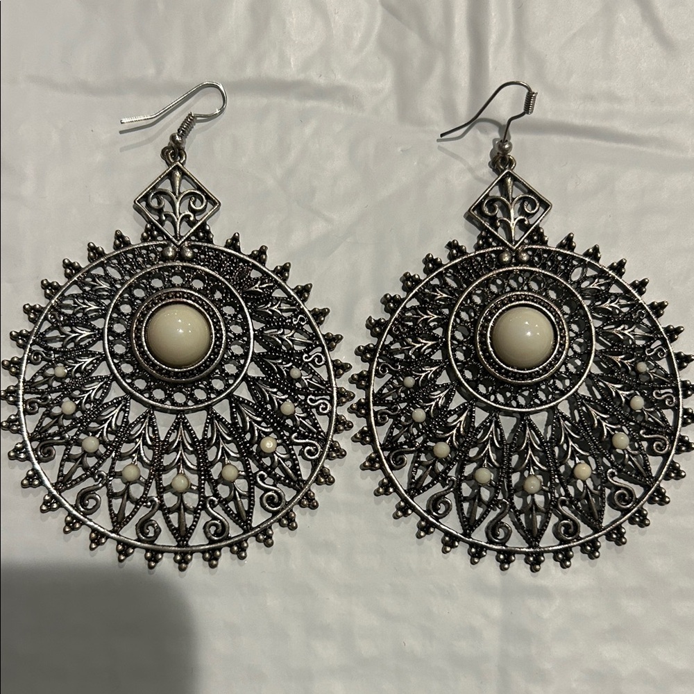Elegant Silver and Cream Filigree Earrings